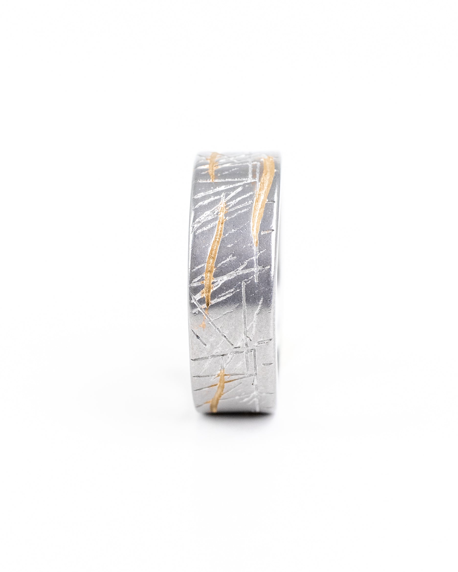 Jernhest - Graverad Ring - Clay