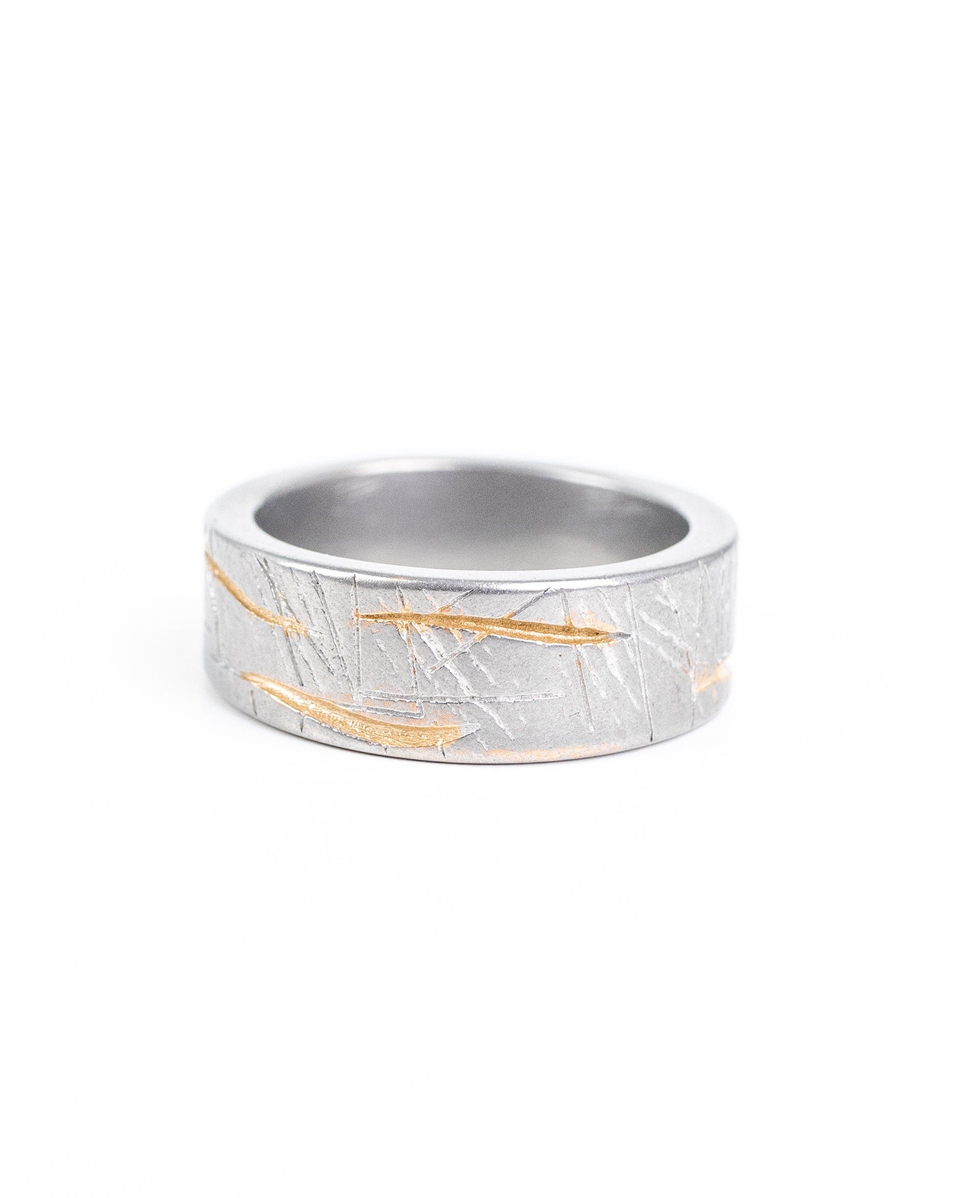 Jernhest - Graverad Ring - Clay