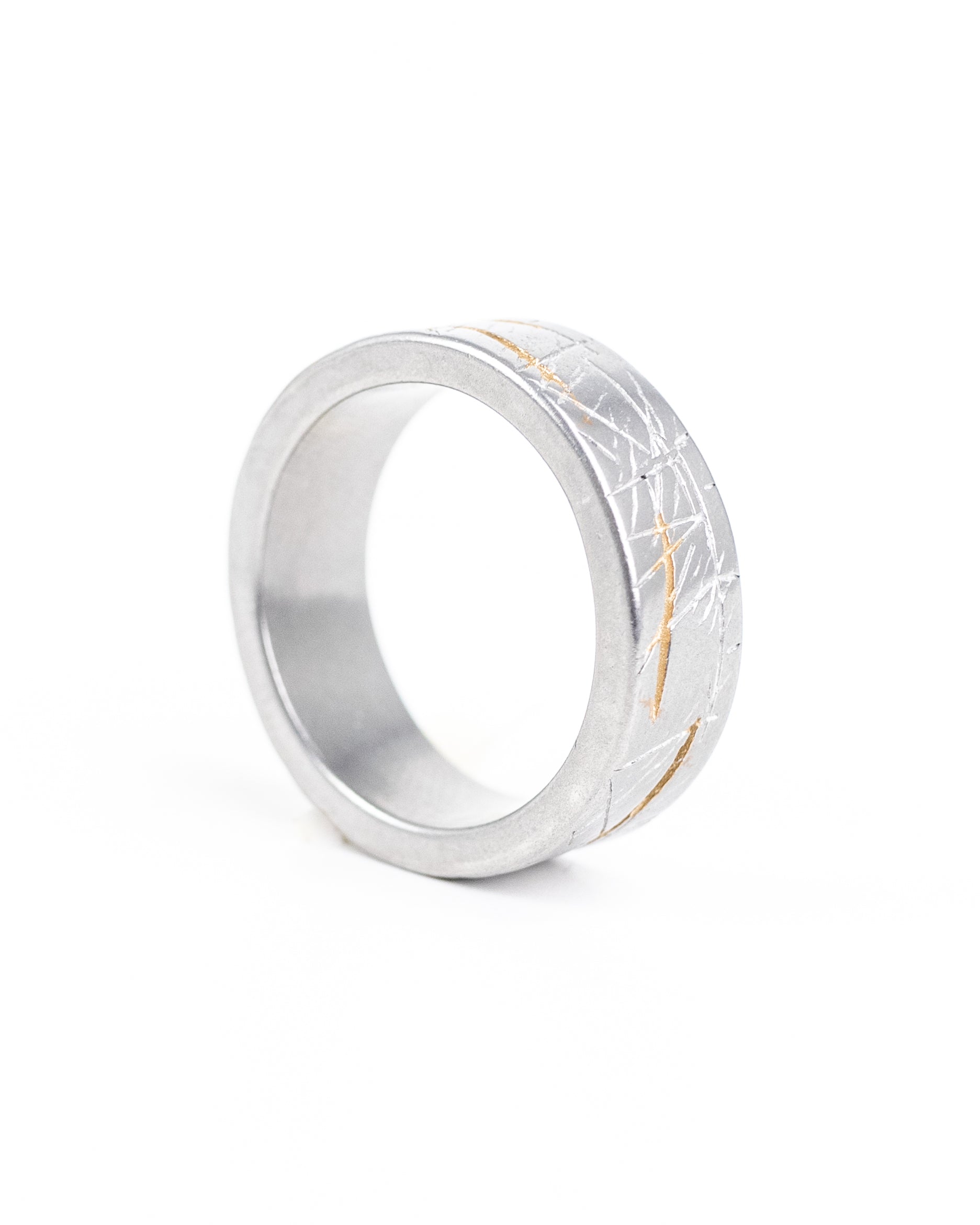 Jernhest - Graverad Ring - Clay