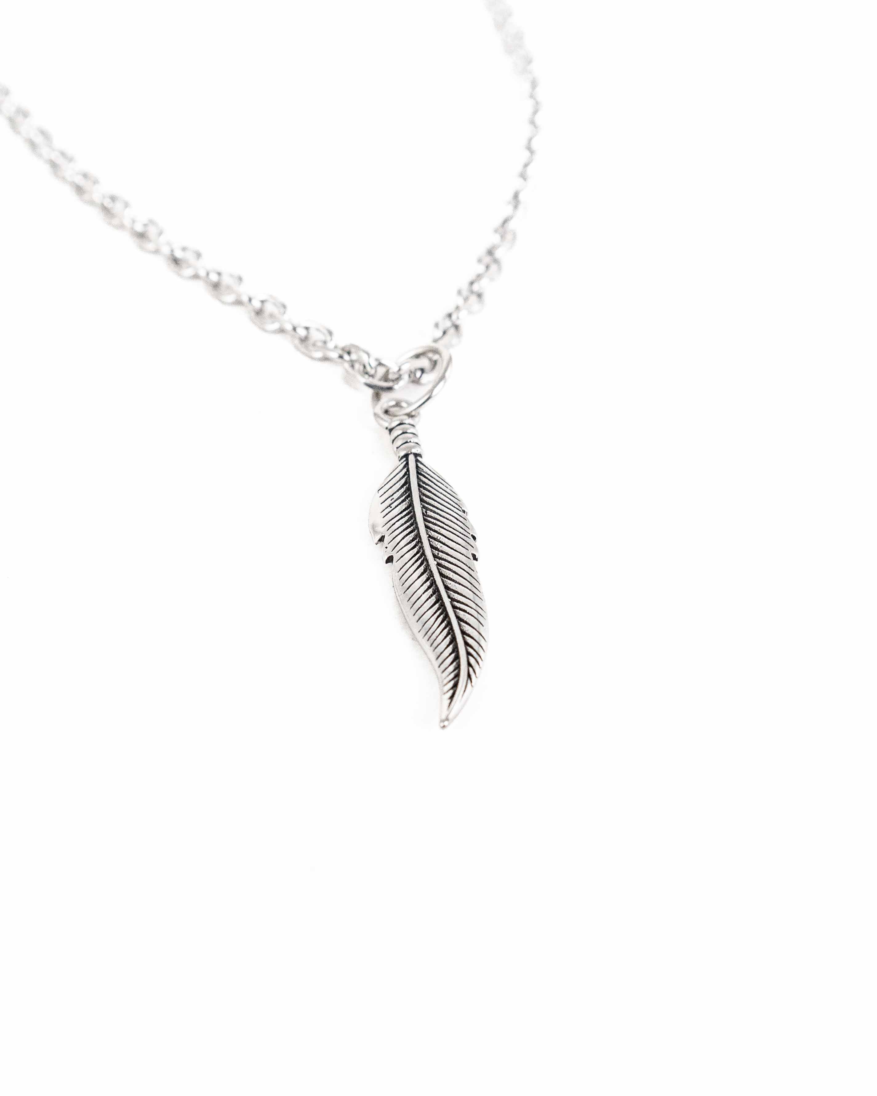 Jernhest - Feather - Hängsmycke Fjäder