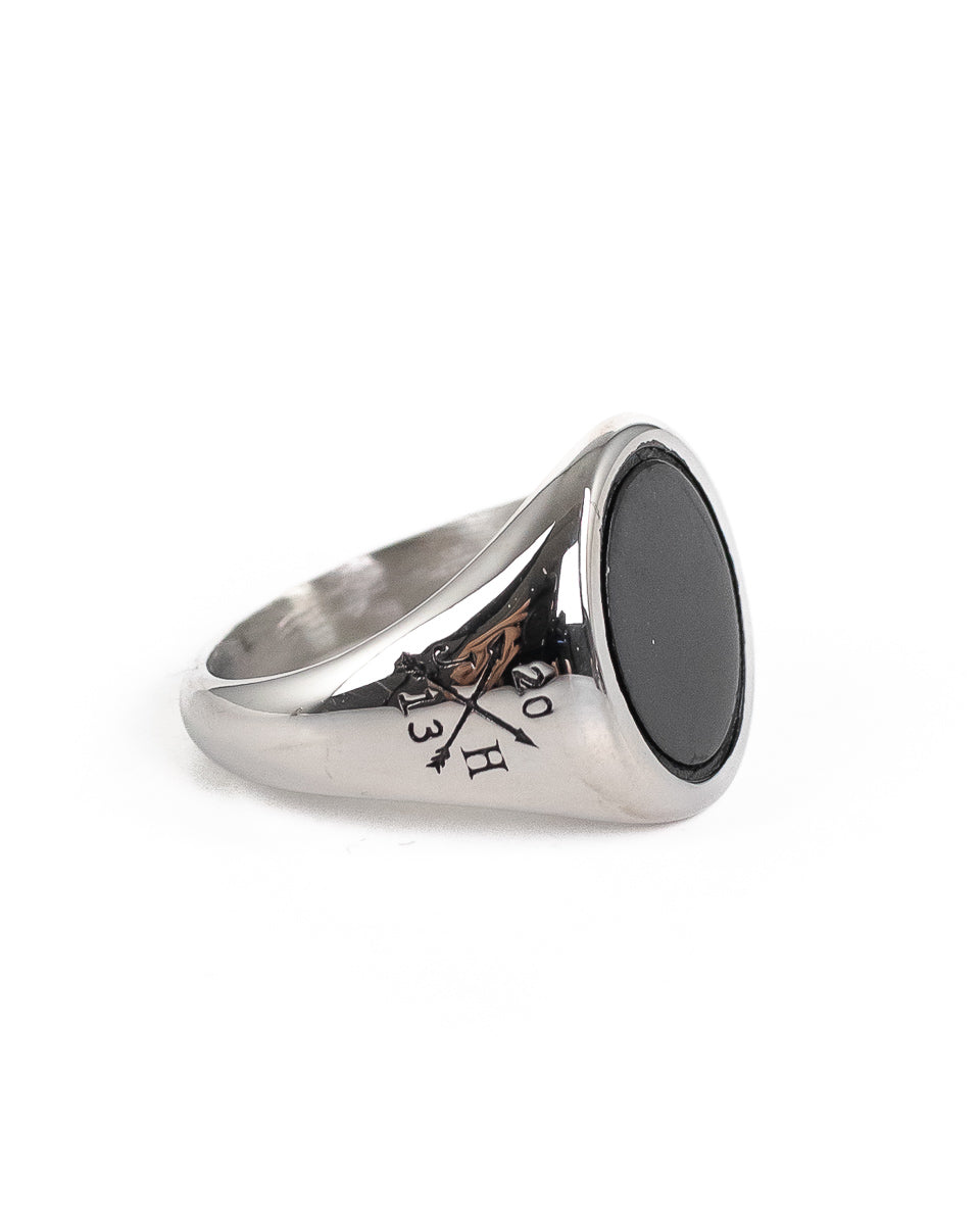 Jernhest - Tomas - Oval Klackring Silver/Svart
