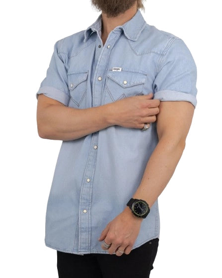 Wrangler - Kortärmad Western Denimskjorta - Ljusblå