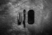 WESN Henry läderslida i natural med kniv och nyckelring, flatlay