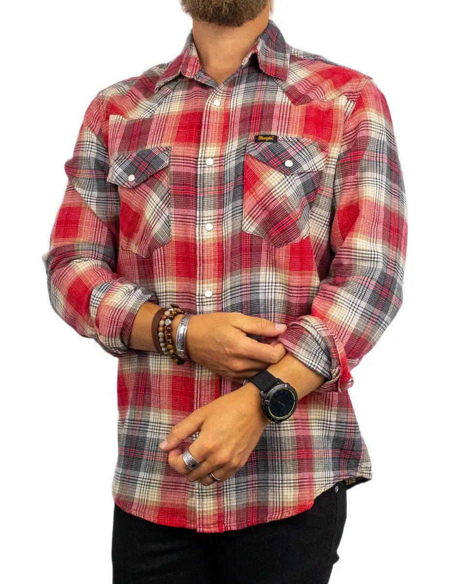 Wrangler Western Shirt Chili Pepper, närbild på bröstficka och tryckknappar