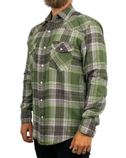 Wrangler Western Shirt Pesto i grönt rutmönster, snett framifrån