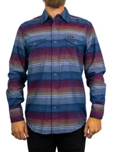 Wrangler Western Shirt Dark Americana i blått randmönster, framsida
