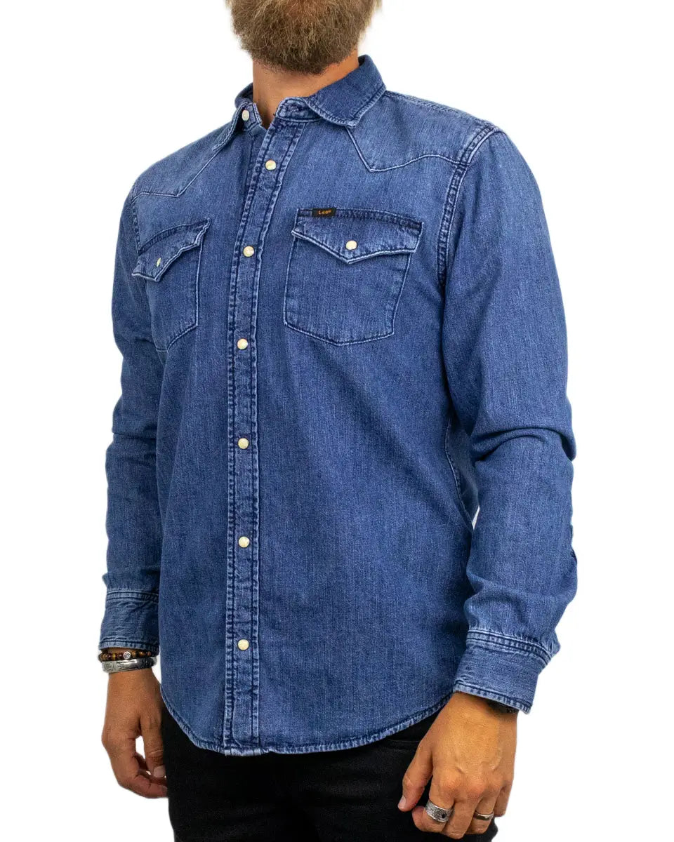 Lee Western Shirt Brookside jeansskjorta i blå, snett framifrån
