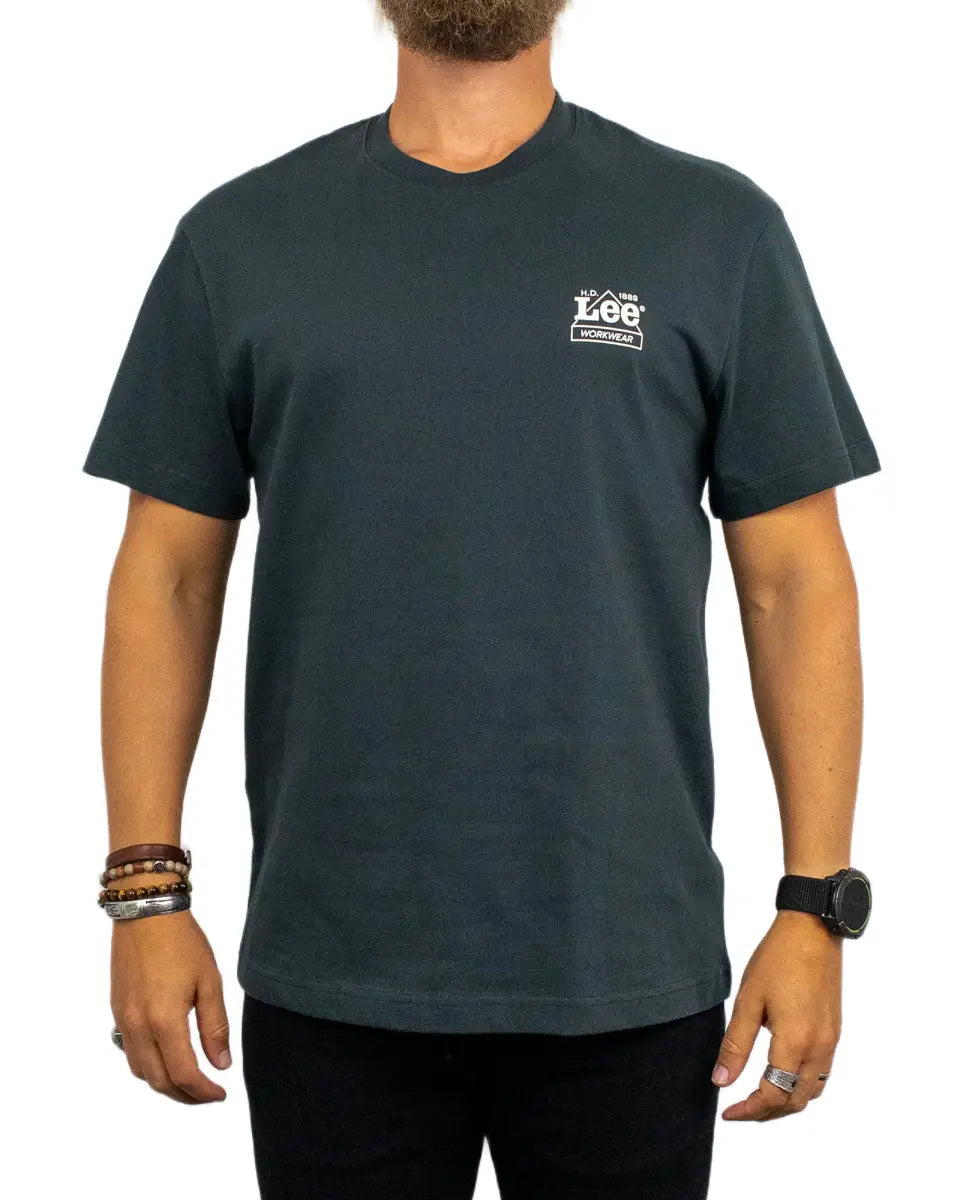 Lee Workwear Crew Tee i tvättad svart, framsida med Workwear-logga