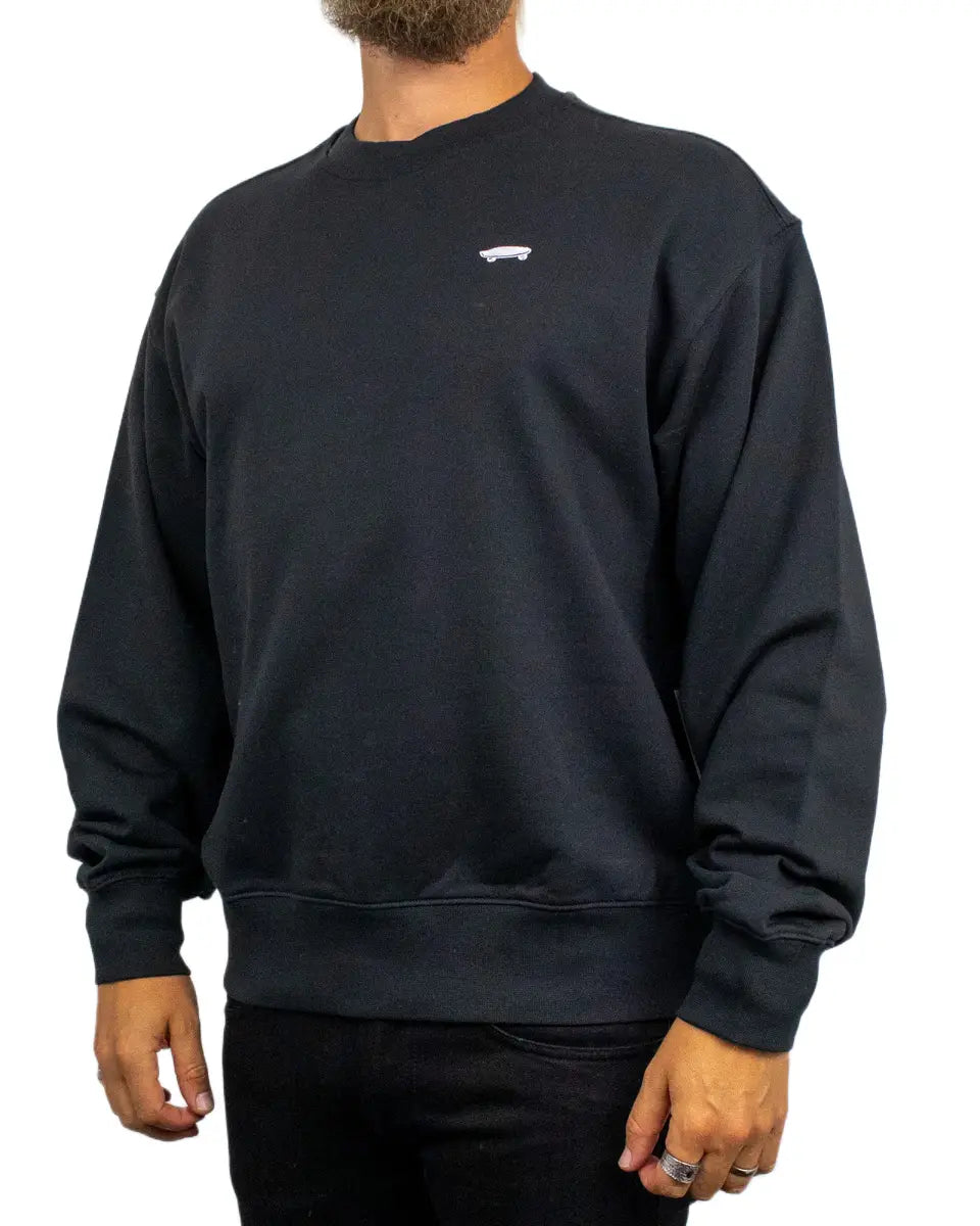Vans Salton Loose FT Crew sweatshirt i svart, snett framifrån