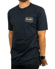 Brixton Grade T-Shirt i svart, närbild på bröstloggan