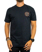 Brixton Crest II T-Shirt i svart, framsida med crest-logga på bröstet