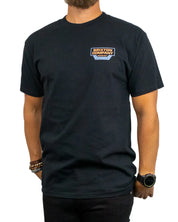 Brixton Reeves T-Shirt i svart, närbild på bröstloggan
