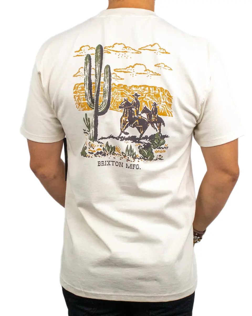 Brixton Keslo T-Shirt i krämvit, baksida med ökenmotiv och ryttare