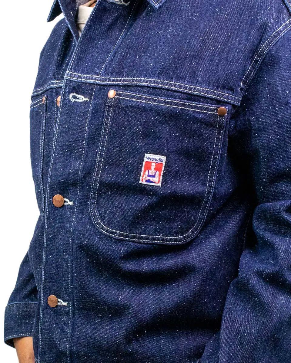 Wrangler Overshirt Indigo Nep, närbild på nepgarn och kopparknappar