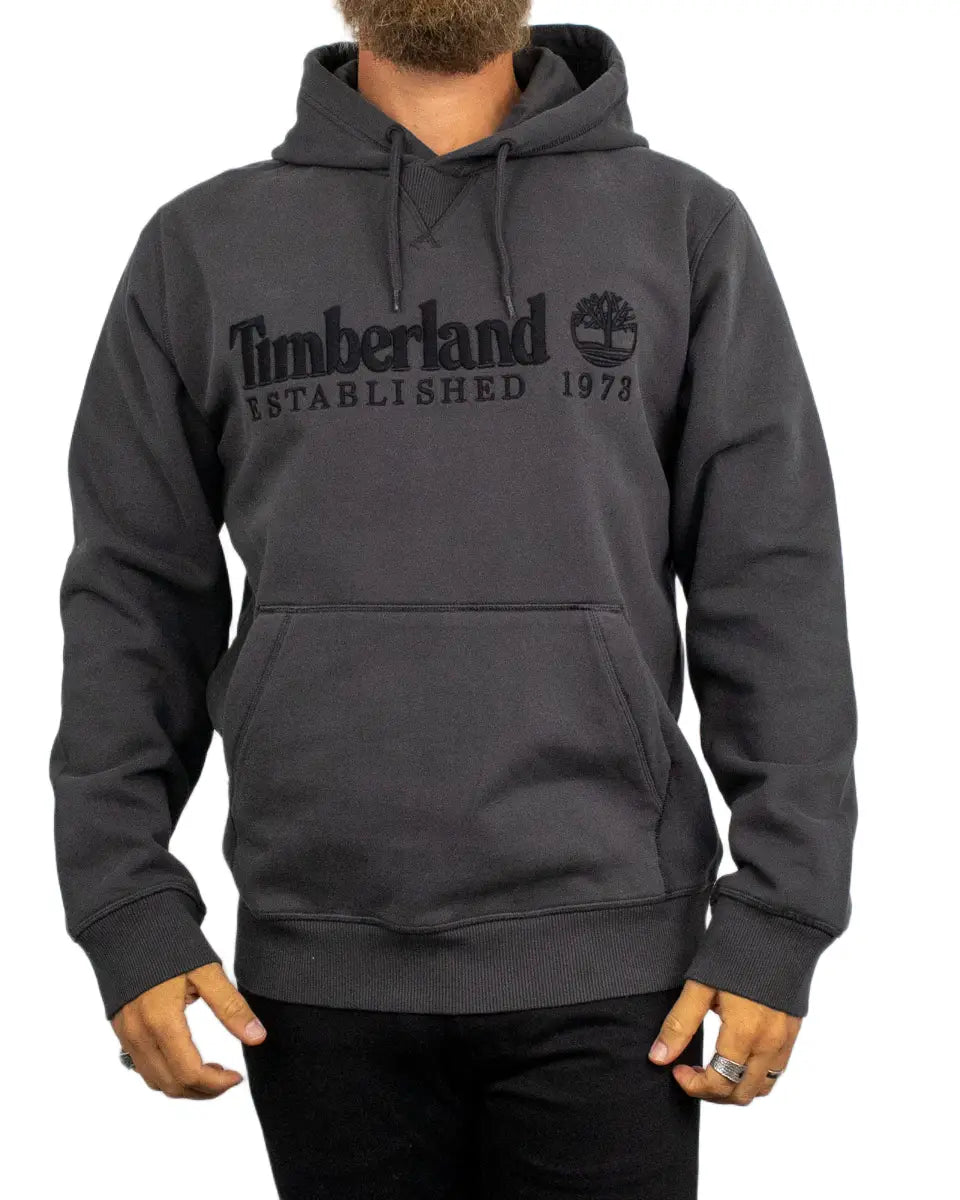 Timberland Established 1973 hoodie i svart, framsida med broderad logga