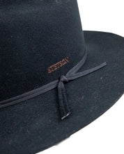 Stetson Ten Sleep westernhatt i svart, närbild på ripsbandet med Stetson-brodyr