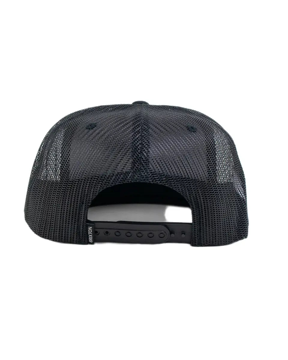 Brixton Oath MP truckerkeps i svart, baksidan i mesh med snapback