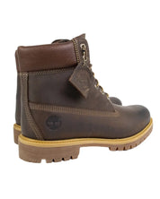 Timberland Premium 6-Inch känga i brunt läder, snett bakifrån