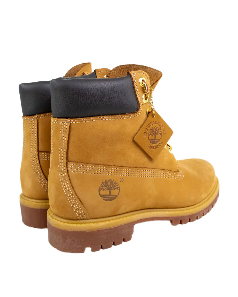 Timberland Premium 6-Inch känga i vetefärgad nubuck, paret snett bakifrån