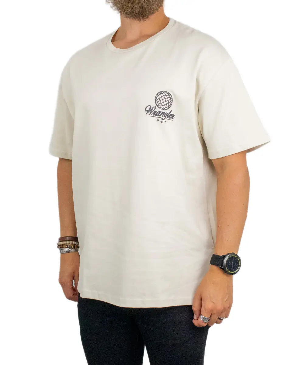Wrangler Vintage Tee i beige, närbild på bröstloggan