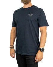 Vans Since 66 t-shirt i svart, sedd snett framifrån