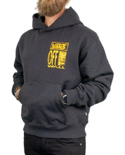 Vans Cut and Paste hoodie i svart, närbild på brösttryck och kängurficka