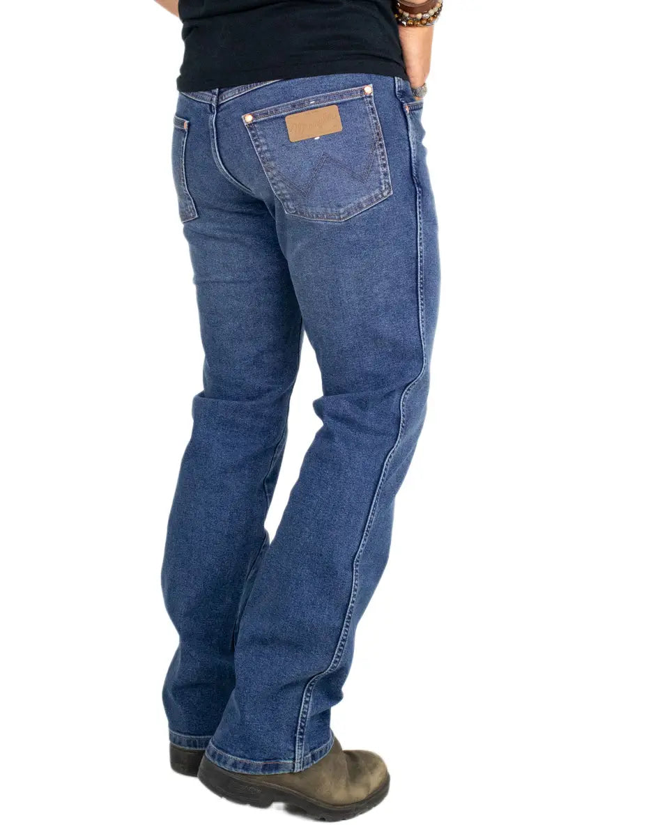 Wrangler Wrancher bootcut jeans, baksida med brun läderlapp