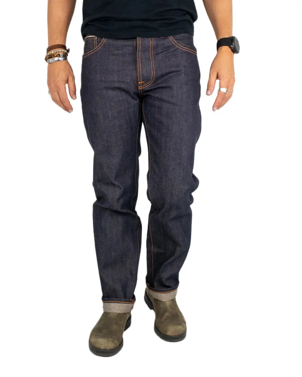 Nudie Rad Rufus Dry Selvage jeans, framsida på modell