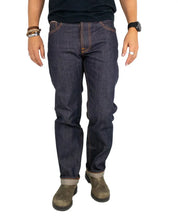 Nudie Rad Rufus Dry Selvage jeans, framsida på modell