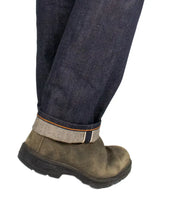 Nudie Rad Rufus Dry Selvage jeans, närbild på uppvikt benslut med selvedgekant