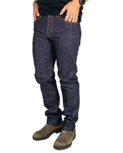 Nudie Gritty Jackson Blue Dry Two jeans, sedda snett framifrån