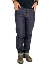 Nudie Gritty Jackson Blue Dry Two jeans, framsida på modell
