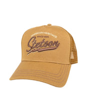 Stetson American Heritage Classic truckerkeps i brunt, sedd snett framifrån