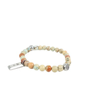 Jernhest Holger armband i beige naturstenspärlor, vinkel