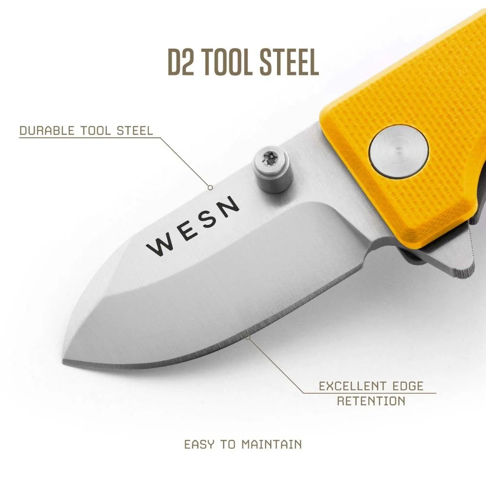 WESN Microblade fickkniv i gult, närbild på D2-stålblad