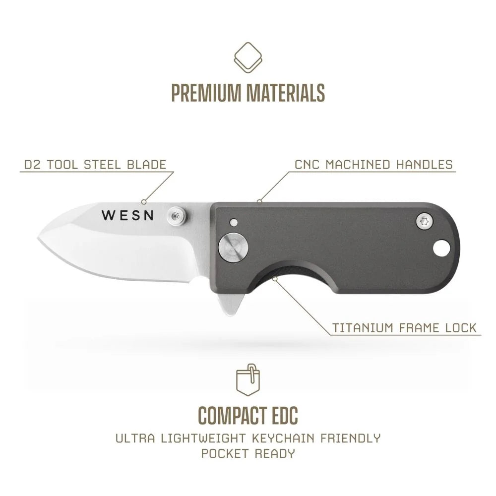 WESN Microblade fickkniv i titanium, närbild på D2-stålblad