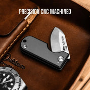 WESN Microblade fickkniv i titanium på läderyta