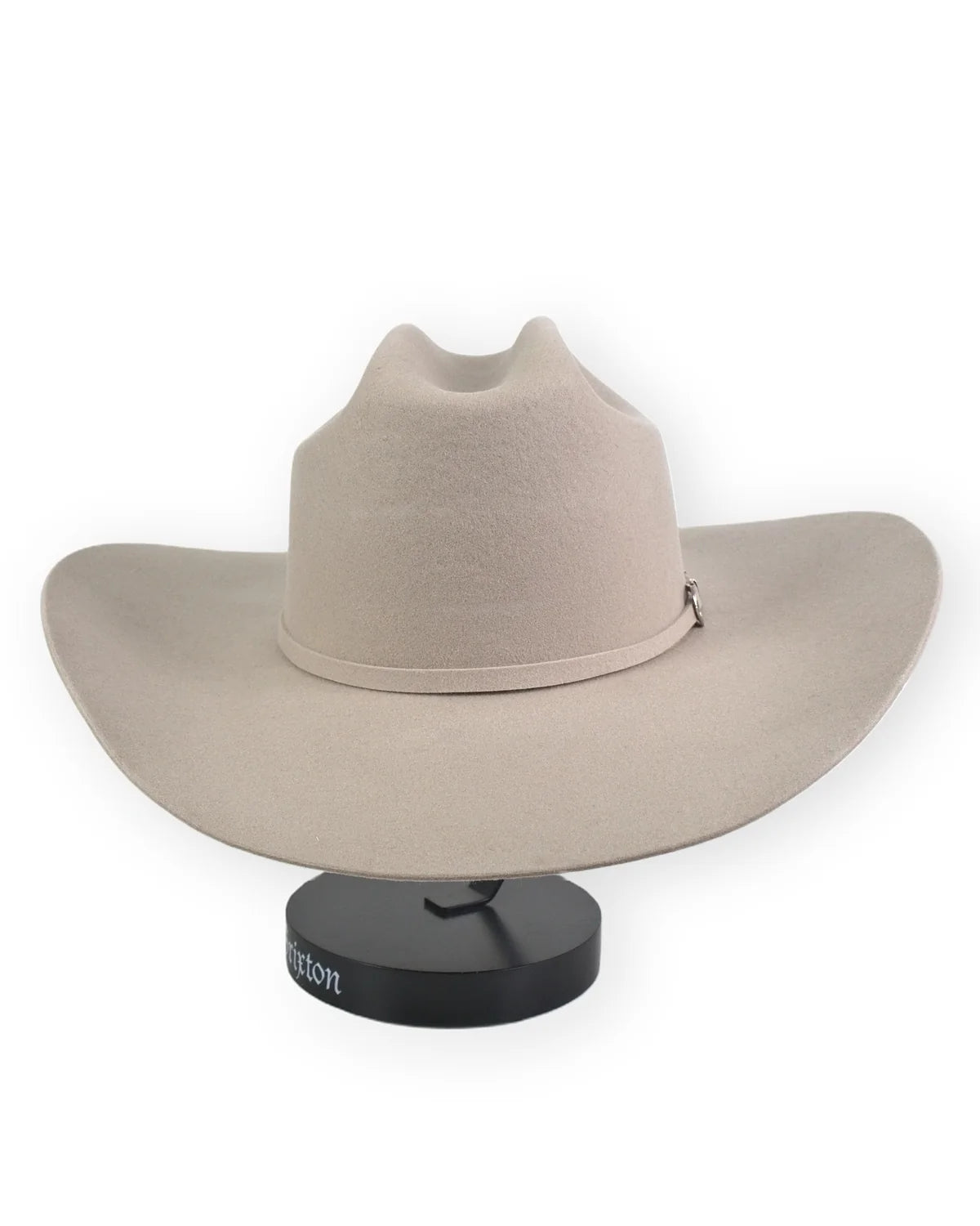 Ariat 3X Western cowboyhatt i beige ullfilt, framifrån på hattstativ