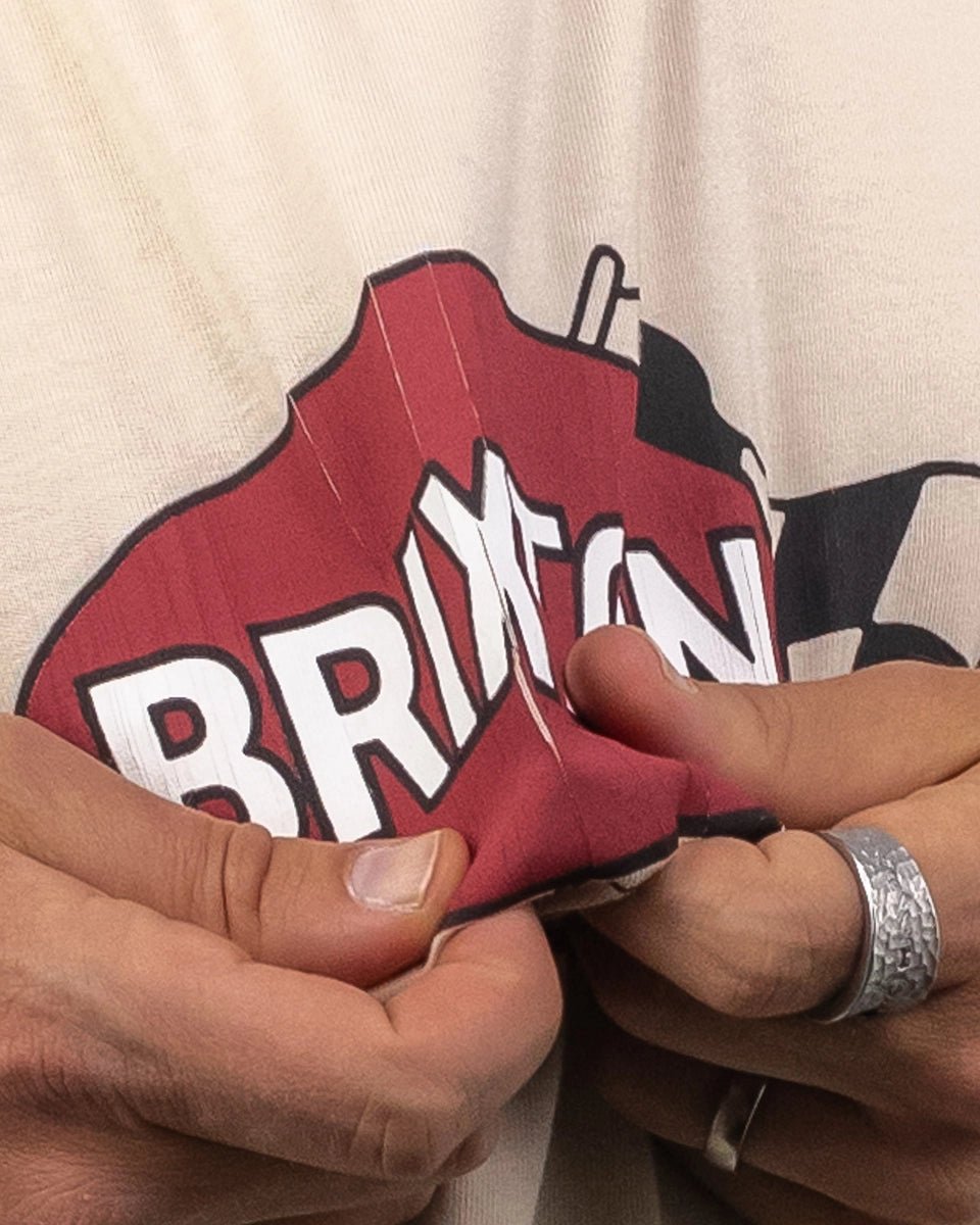 Brixton - T-Shirt - Målflagga - Sand - jhstore.se