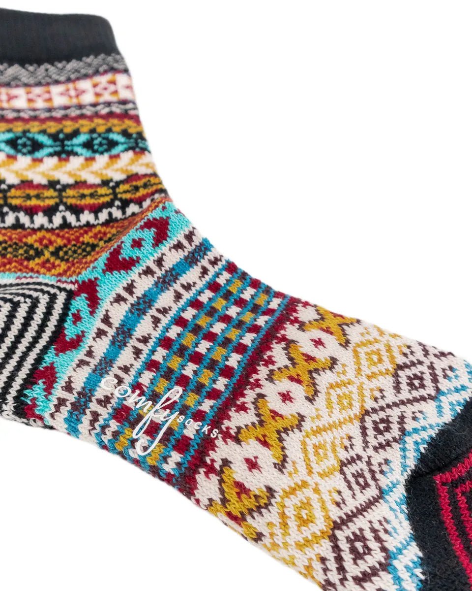 Comfysocks - Molly - Svart Röd - Mönstrade stumpor - jhstore.se
