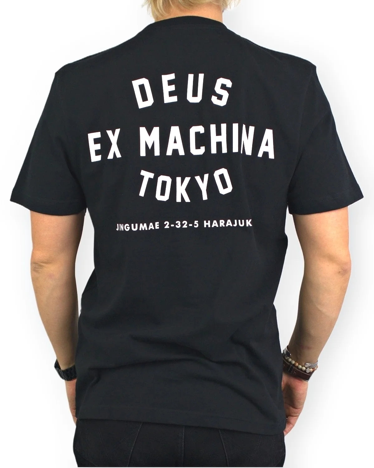 Deus Ex Machina Harajuku Helmet T-shirt i svart, baksida med tryck Deus Ex Machina Tokyo