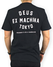 Deus Ex Machina Harajuku Helmet T-shirt i svart, baksida med tryck Deus Ex Machina Tokyo