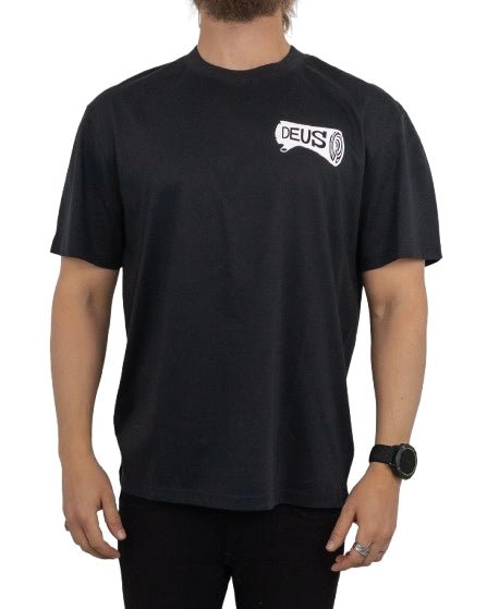Deus Ex Machina - T-Shirt med Ryggtryck - Log Print - Svart - jhstore.se