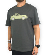 Deus Ex Machina Park T-shirt i tvättad grön, snett framifrån, på modell