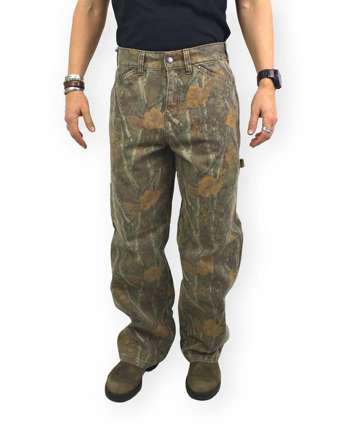 Dickies Houck Loose Straight canvasbyxor i kamouflage, framsida, på modell