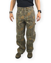 Dickies Houck Loose Straight canvasbyxor i kamouflage, framsida, på modell