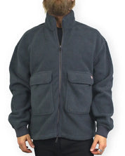 Dickies Paulden Sherpa fleecetröja i grått, framsida med dragkedja och bröstfickor, på modell