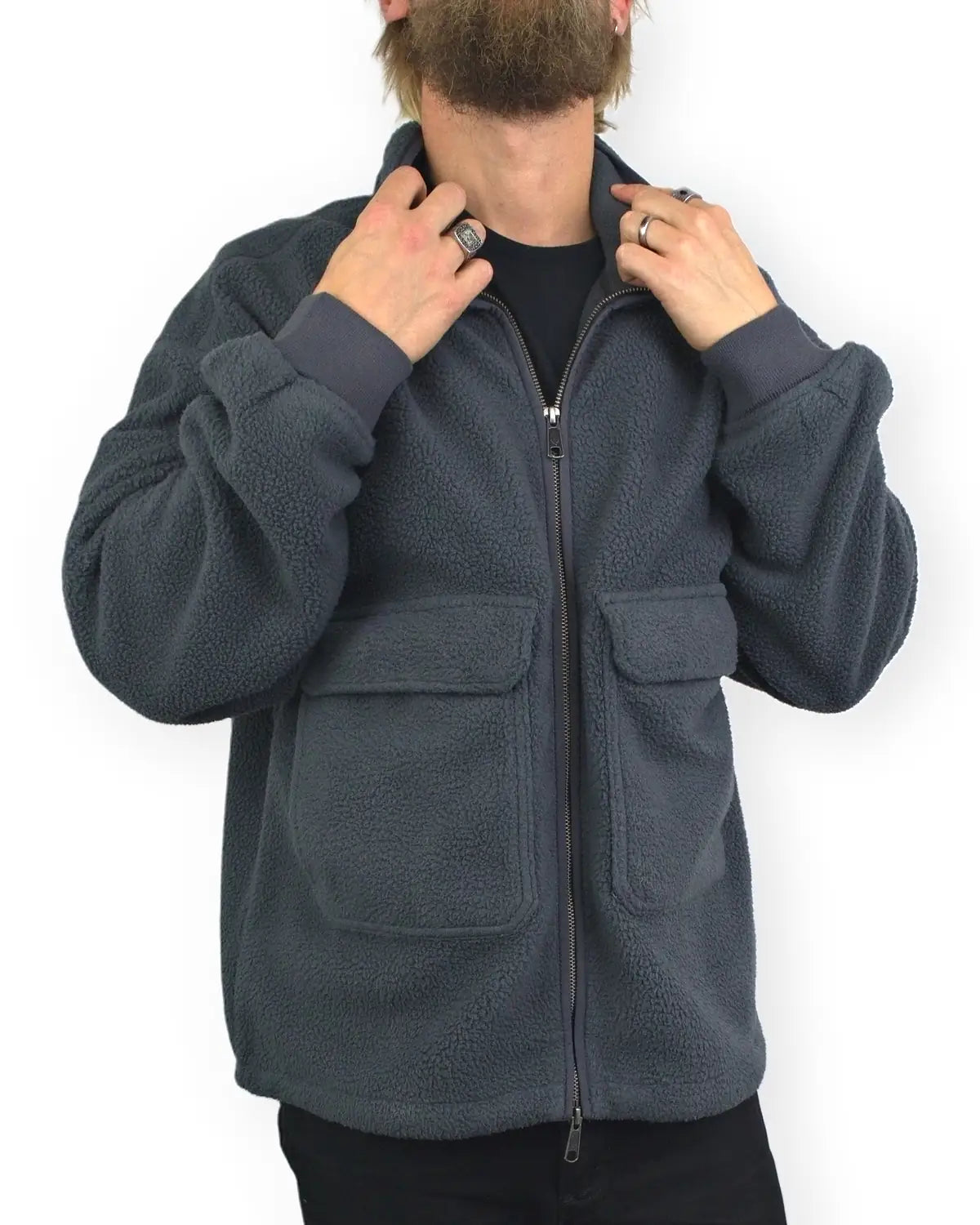 Dickies Paulden Sherpa fleecetröja i grått, framsida med kragen, på modell