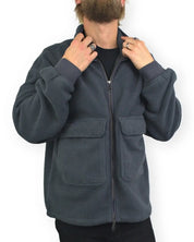 Dickies Paulden Sherpa fleecetröja i grått, framsida med kragen, på modell