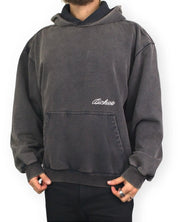 Dickies Baker hoodie i tvättad svart, framsida med broderad logga i skrivstil, på modell